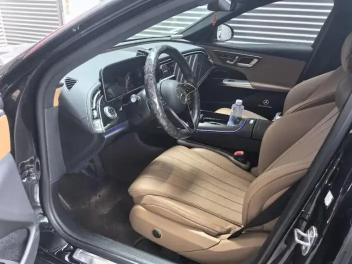 Mercedes-Benz E-Class PHEV 2024 Model E 350 e L sedan – фото 7