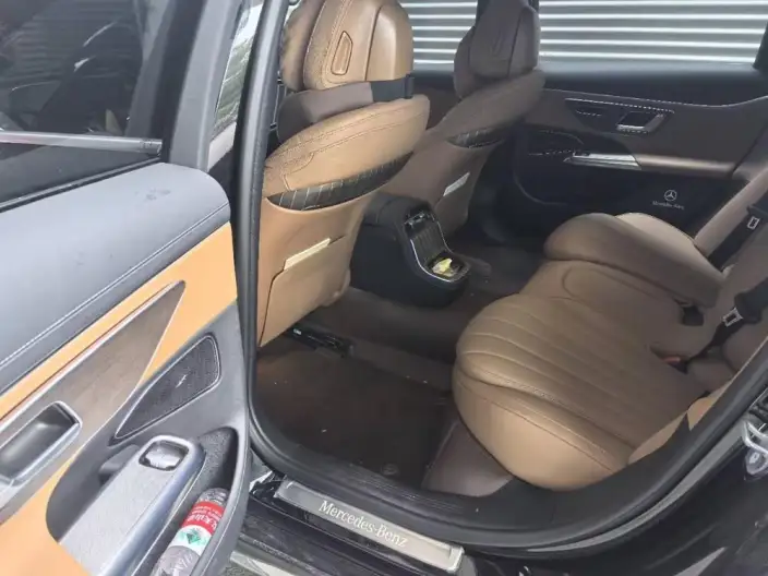 Mercedes-Benz E-Class PHEV 2024 Model E 350 e L sedan – фото 8