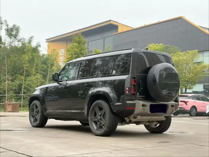Land Rover Defender 2025 Model 110 3.0T P400 SE X-Dynamic
