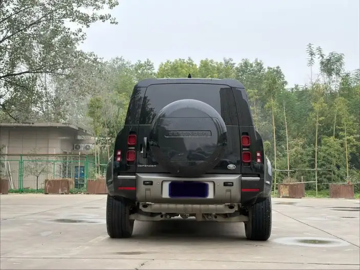 Land Rover Defender 2025 Model 110 3.0T P400 SE X-Dynamic – фото 5