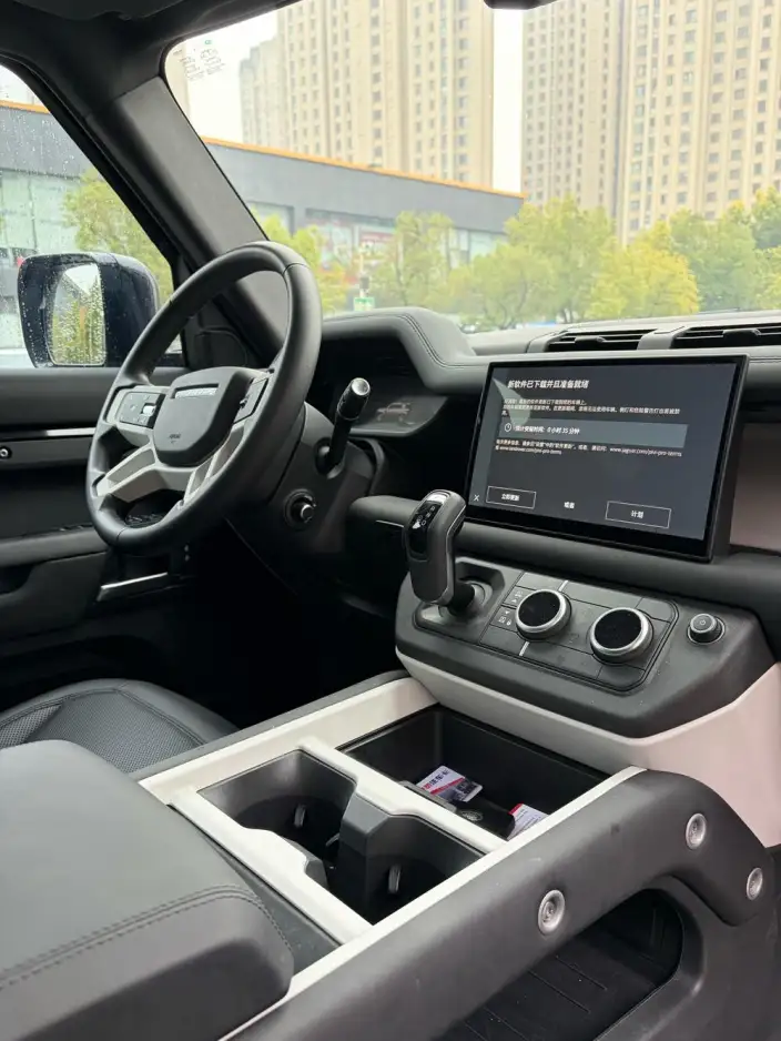 Land Rover Defender 2025 Model 110 3.0T P400 SE X-Dynamic – фото 8