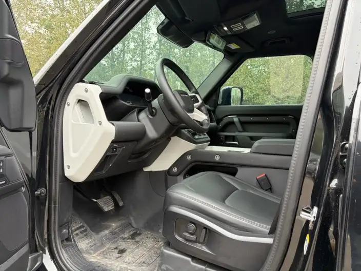 Land Rover Defender 2025 Model 110 3.0T P400 SE X-Dynamic – фото 9