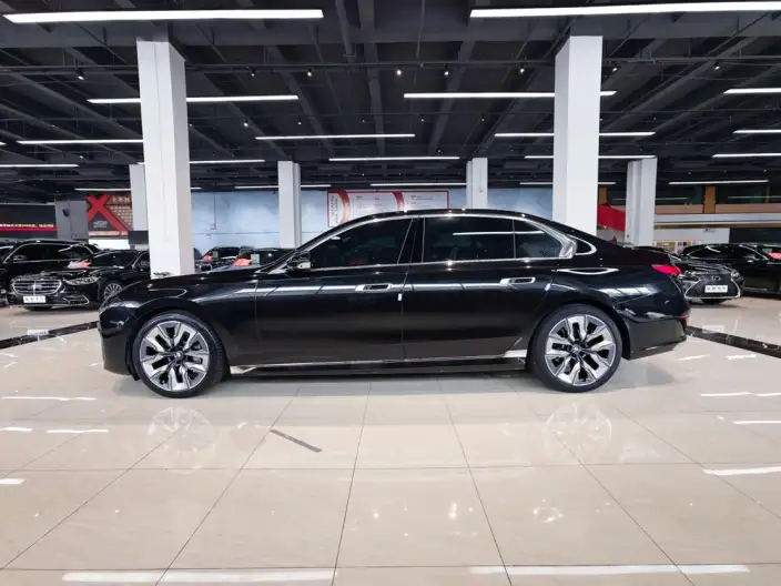 BMW 7 Series 2023 Model 740Li Exclusive Model Luxury Set – фото 10
