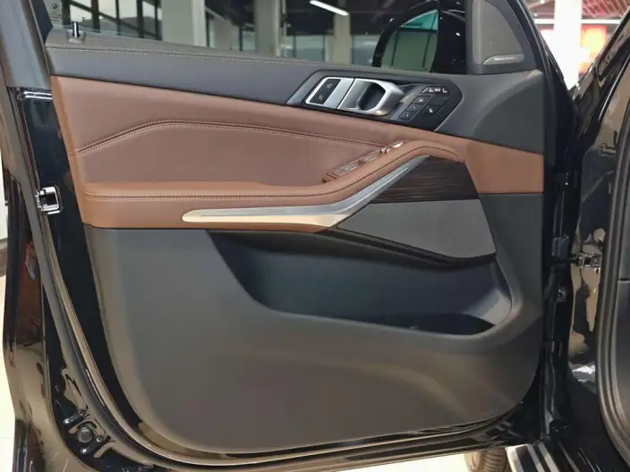 BMW X7 2023 Model xDrive40i Leading Model Luxury Set – фото 9