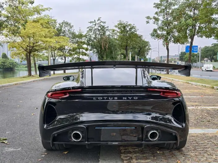 Emira 2022 Model 2.0T L4 First Edition – фото 6