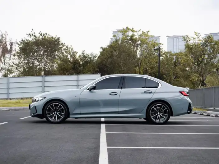 BMW 3 Series 2025 Model 325i M Sports Set – фото 3