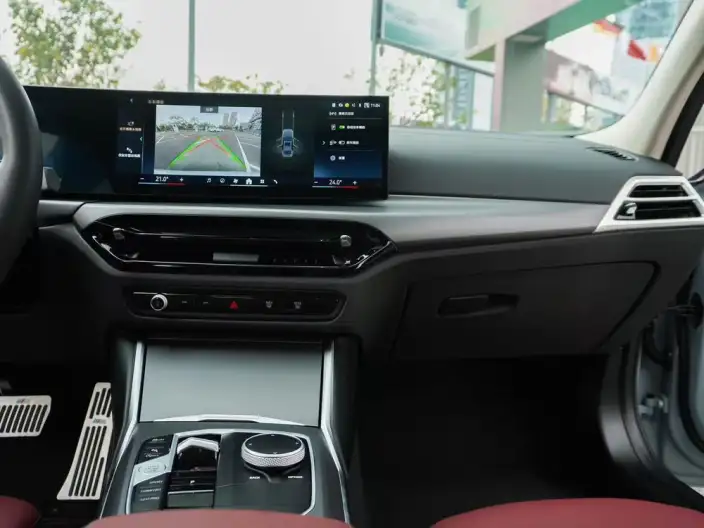 BMW 3 Series 2025 Model 325i M Sports Set – фото 10