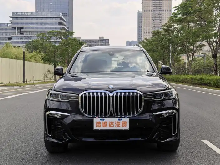 BMW X7 2022 Model xDrive40i Exclusive Model M Sports Set – фото 2