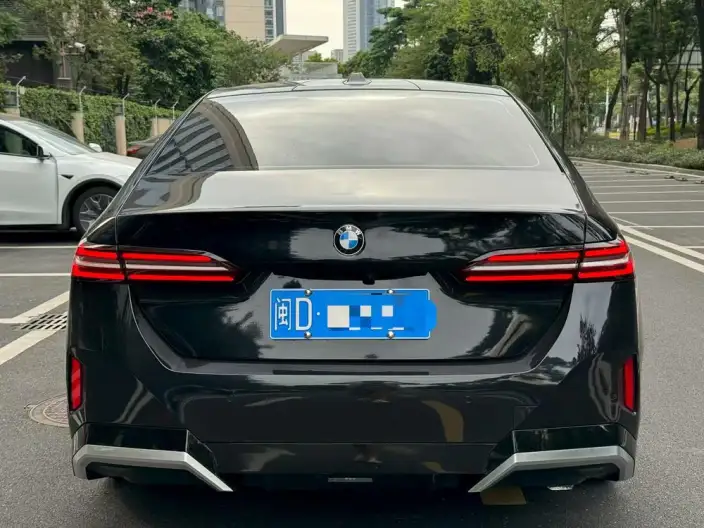 BMW 5 Series 2024 Model 525Li M Sports Set – фото 4