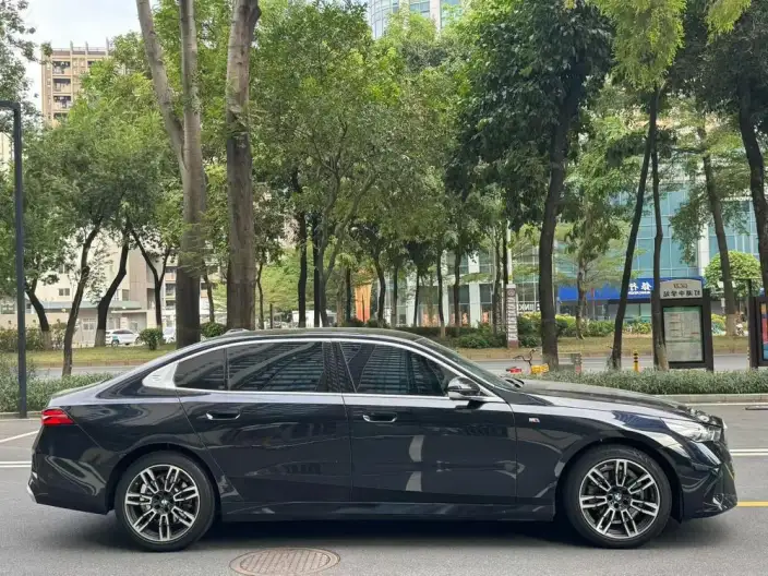 BMW 5 Series 2024 Model 525Li M Sports Set – фото 5