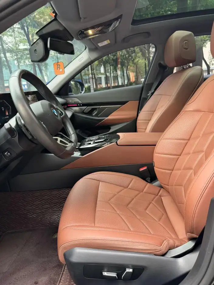 BMW 5 Series 2024 Model 525Li M Sports Set – фото 9