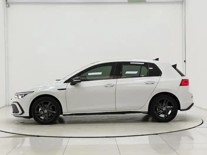 Volkswagen Golf 2023 Model 280TSI DSG R-Line Lite – фото 4