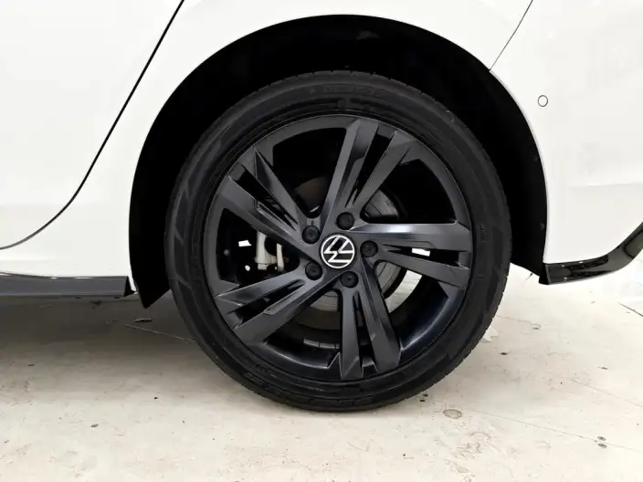 Volkswagen Golf 2023 Model 280TSI DSG R-Line Lite – фото 9