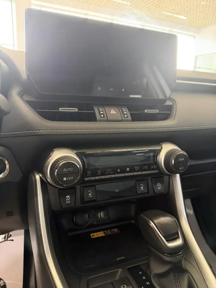 Toyota RAV4 2023 Model 2.0L CVT 2WD 20th Anniversary Platinum Memorial Edition – фото 9