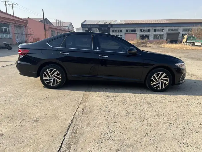 Volkswagen Lavida 2023 Model Facelift 1.5L Automatic Starry Sky Five Million Edition – фото 7