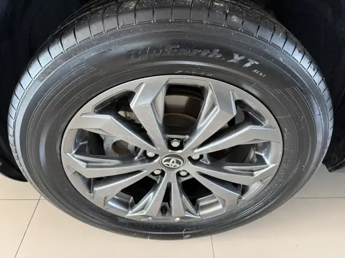 Toyota RAV4 2023 Model 2.0L CVT 2WD 20th Anniversary Platinum Memorial Edition – фото 7