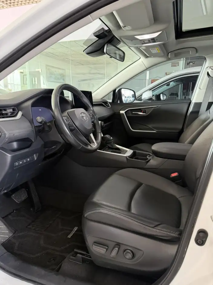 Toyota RAV4 2023 Model 2.0L CVT 2WD 20th Anniversary Platinum Memorial Edition – фото 10