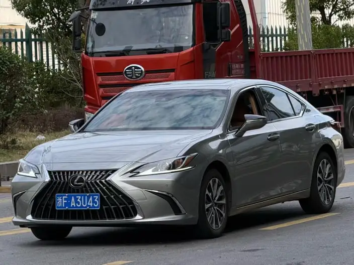 Lexus ES 2022 Model 200 Superior Edition – фото 1
