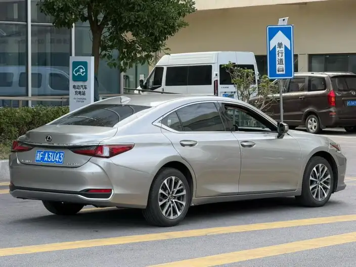 Lexus ES 2022 Model 200 Superior Edition – фото 4
