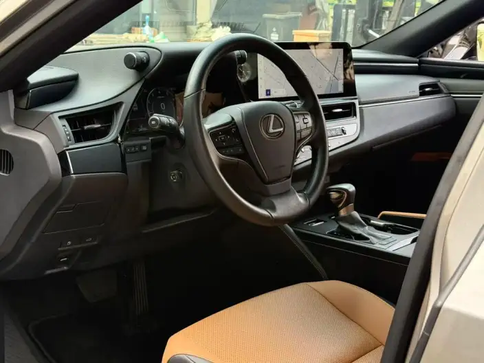 Lexus ES 2022 Model 200 Superior Edition – фото 7