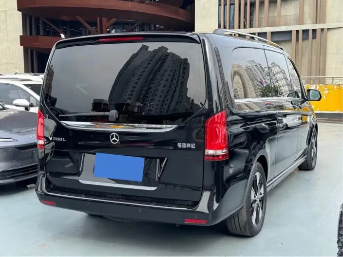 Mercedes-Benz V-Class 2022 Model V 260 L Long wheelbase Premium Edition – фото 3