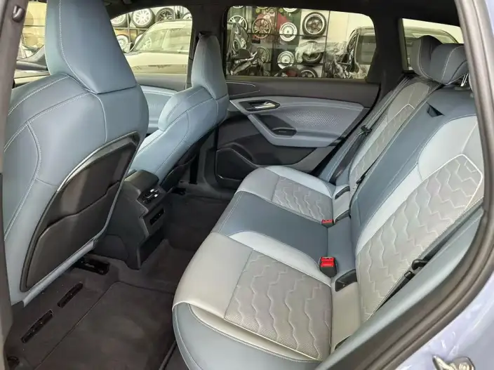 AUDI Q6L e-tron 2026 Model First Edition Pilot Edition – фото 9