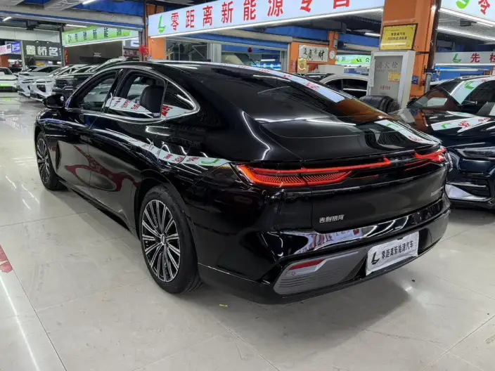 Geely Galaxy E8 PHEV 2025 Model 130km EM-P Galaxy Edition