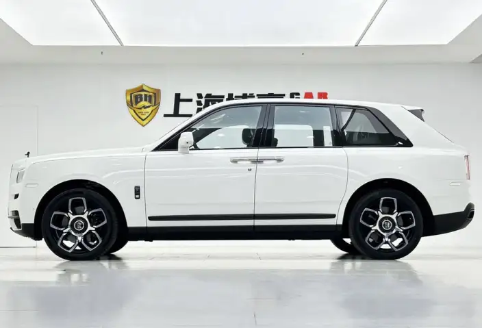 Cullinan 2020 Model Black Badge – фото 4