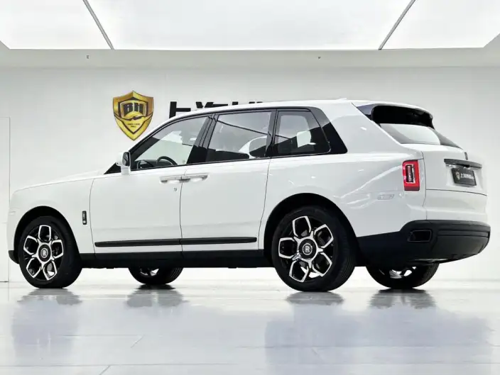 Cullinan 2020 Model Black Badge – фото 5