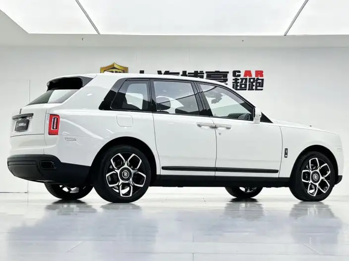 Cullinan 2020 Model Black Badge – фото 7