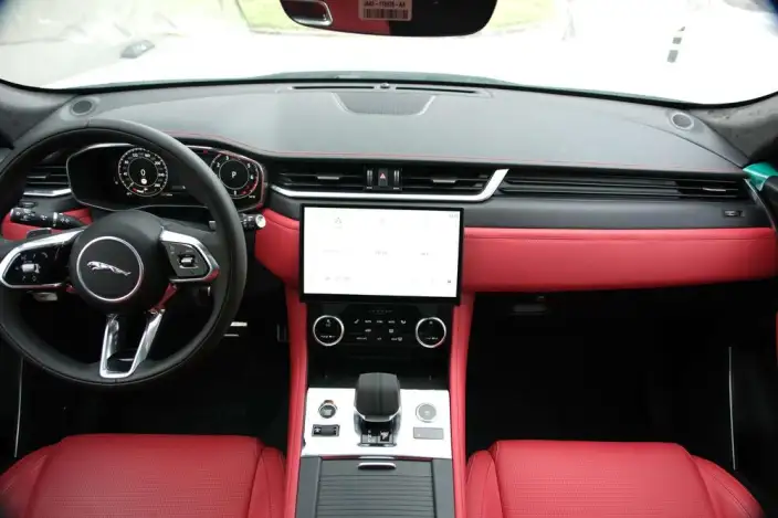 Jaguar F-PACE 2024 Model P400 SPORT – фото 10