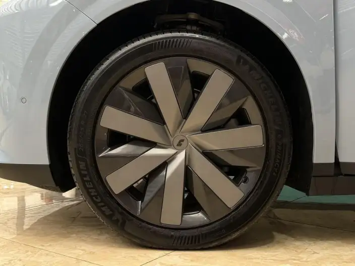 Li Auto i8 2025 Model Standard Edition – фото 9
