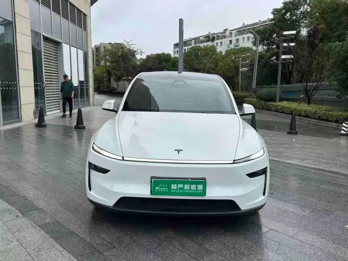 Model Y L 2026 Model Standard Edition – фото 2