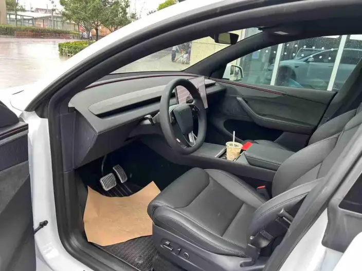 Model Y L 2026 Model Standard Edition – фото 8