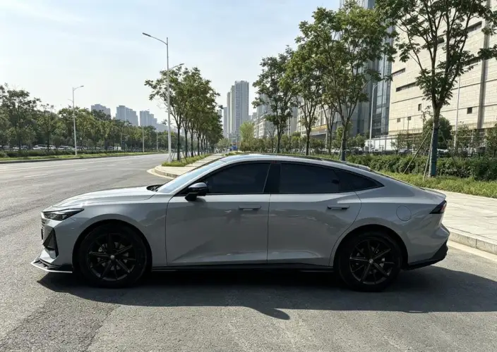 Changan UNI-V 2022 Model 1.5T Noble Model