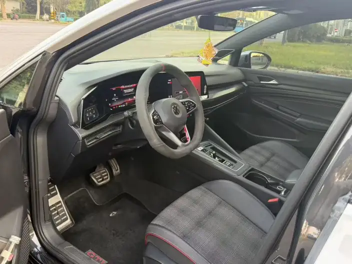 Volkswagen Golf GTI 2021 Model 380TSI DSG GTI – фото 9