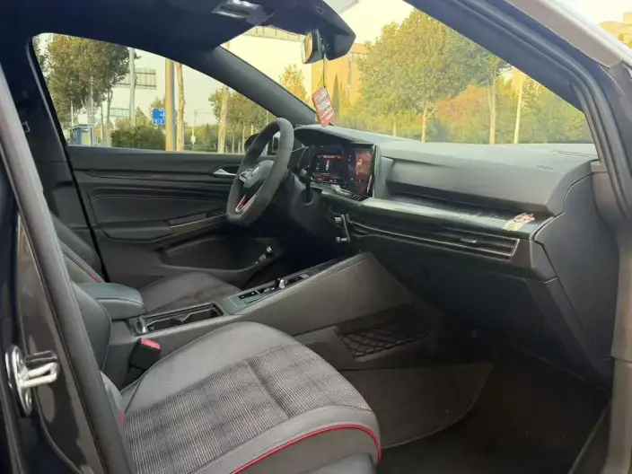 Volkswagen Golf GTI 2021 Model 380TSI DSG GTI – фото 10