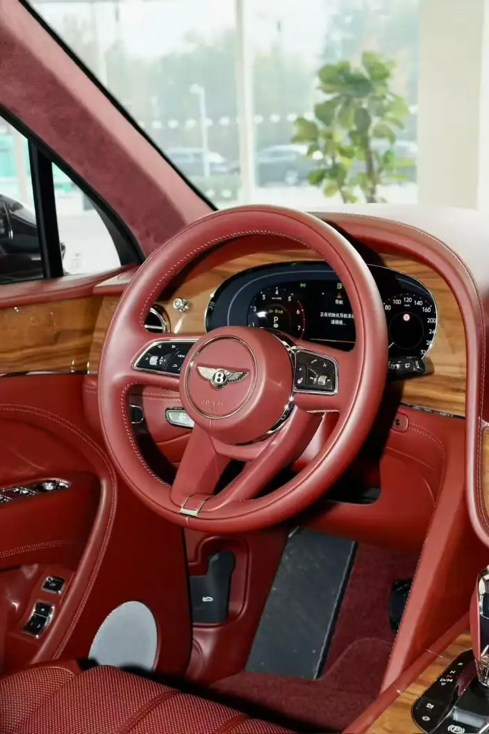 Bentayga 2026 Model 4.0T V8 – фото 5