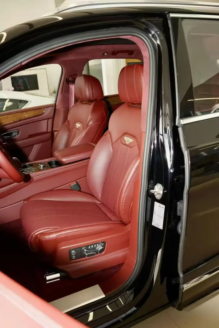 Bentayga 2026 Model 4.0T V8 – фото 6