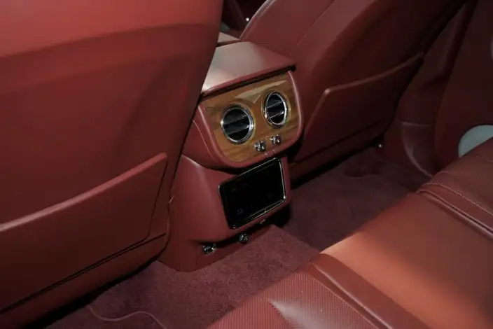 Bentayga 2026 Model 4.0T V8 – фото 7