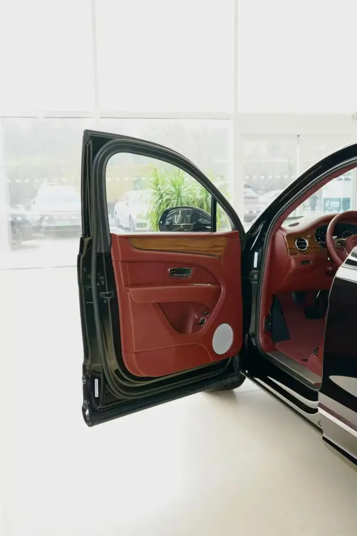 Bentayga 2026 Model 4.0T V8 – фото 9