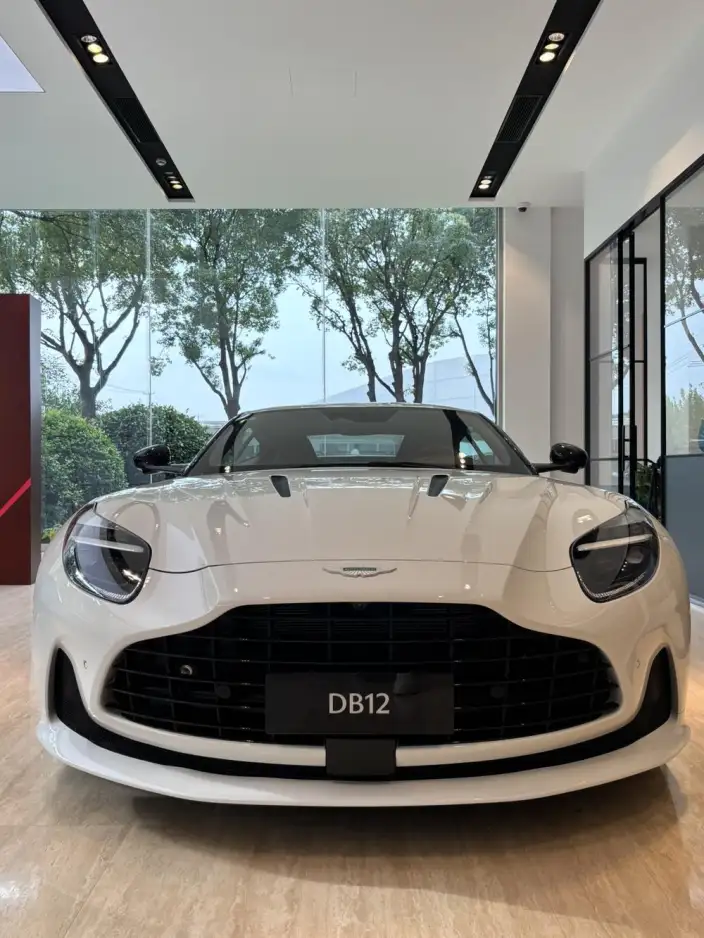 Aston Martin DB12 2024 Model 4.0T V8 Coupe – фото 2