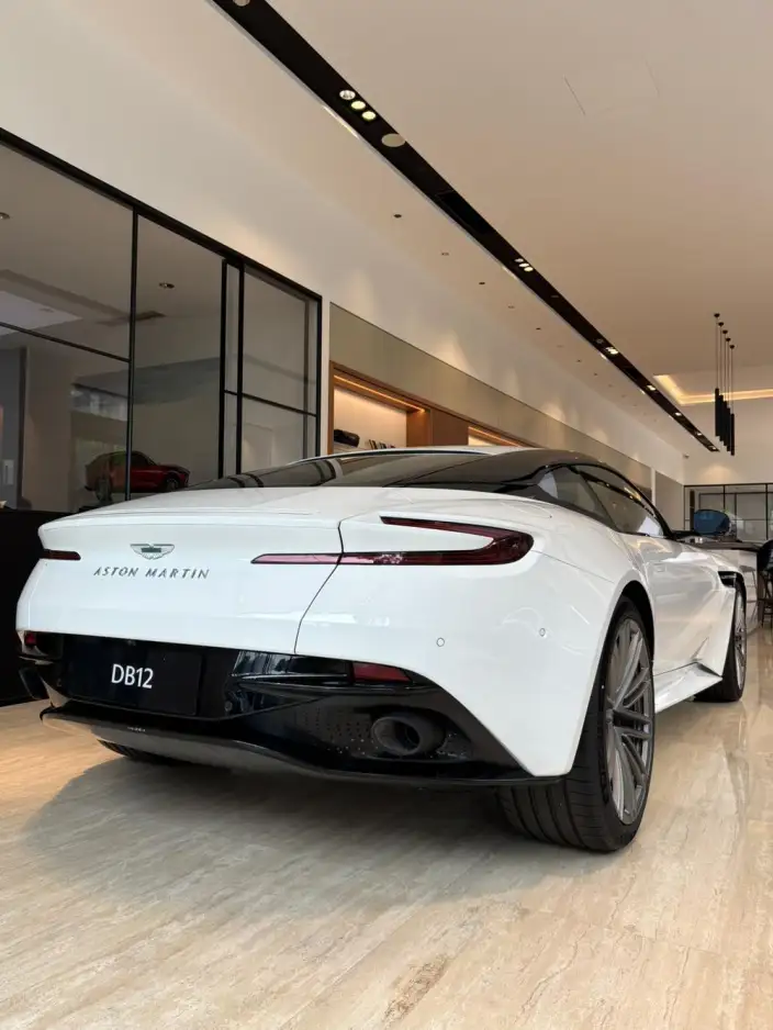 Aston Martin DB12 2024 Model 4.0T V8 Coupe – фото 4