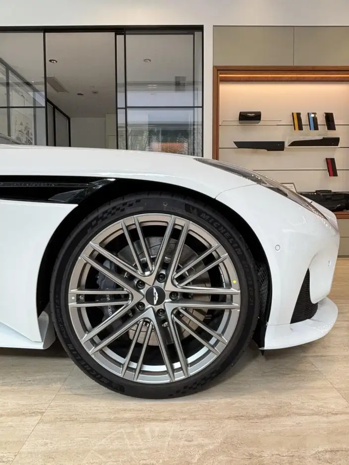 Aston Martin DB12 2024 Model 4.0T V8 Coupe – фото 5