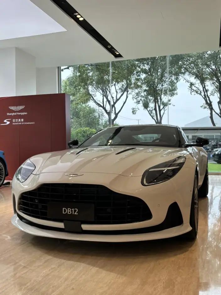 Aston Martin DB12 2024 Model 4.0T V8 Coupe – фото 8