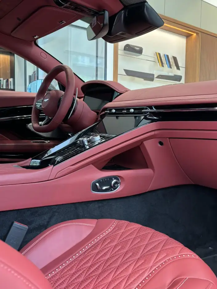 Aston Martin DB12 2024 Model 4.0T V8 Coupe – фото 9
