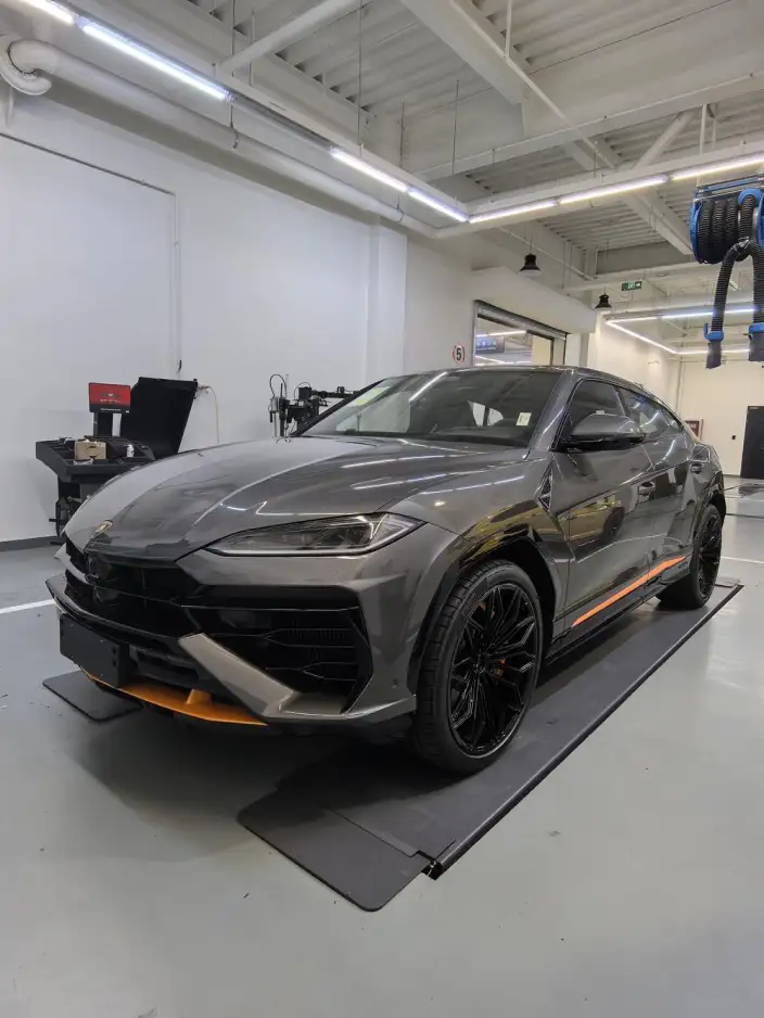 Urus SE 2025 Model 4.0T Standard Model – фото 1