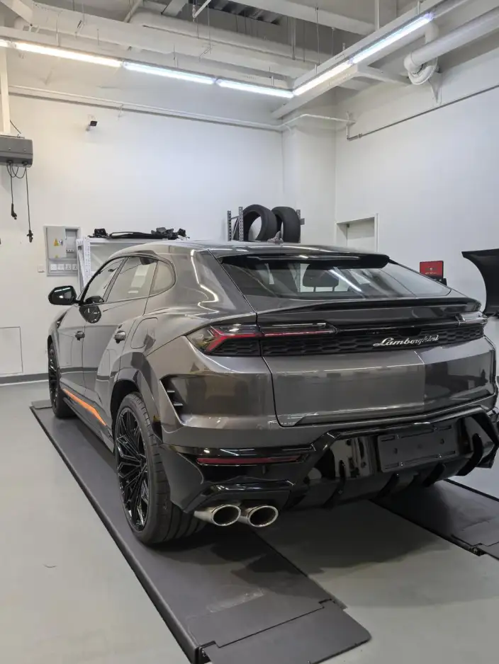 Urus SE 2025 Model 4.0T Standard Model – фото 2