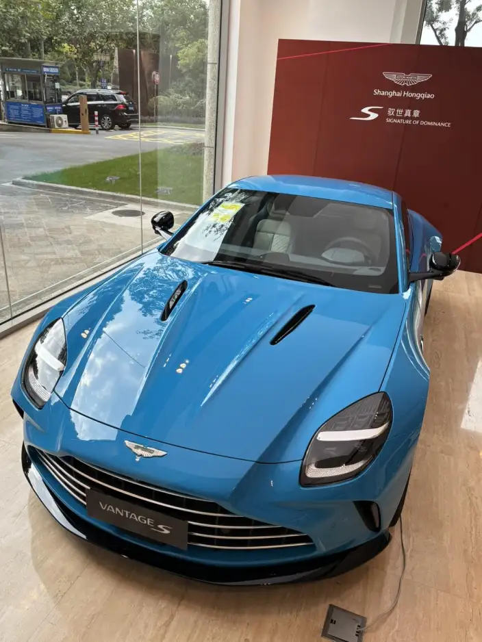 Vantage 2026 Model 4.0T V8 S Coupe – фото 8