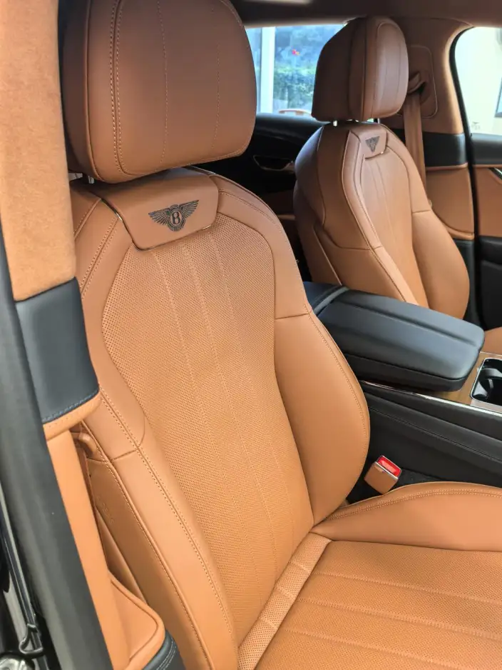 Bentley Flying Spur 2026 Model 4.0T V8 Standard Edition – фото 6